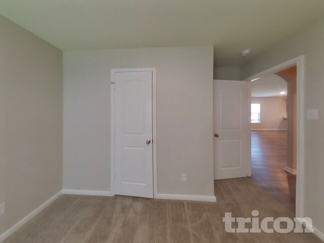 Building Photo - 715 Wonderland Trail