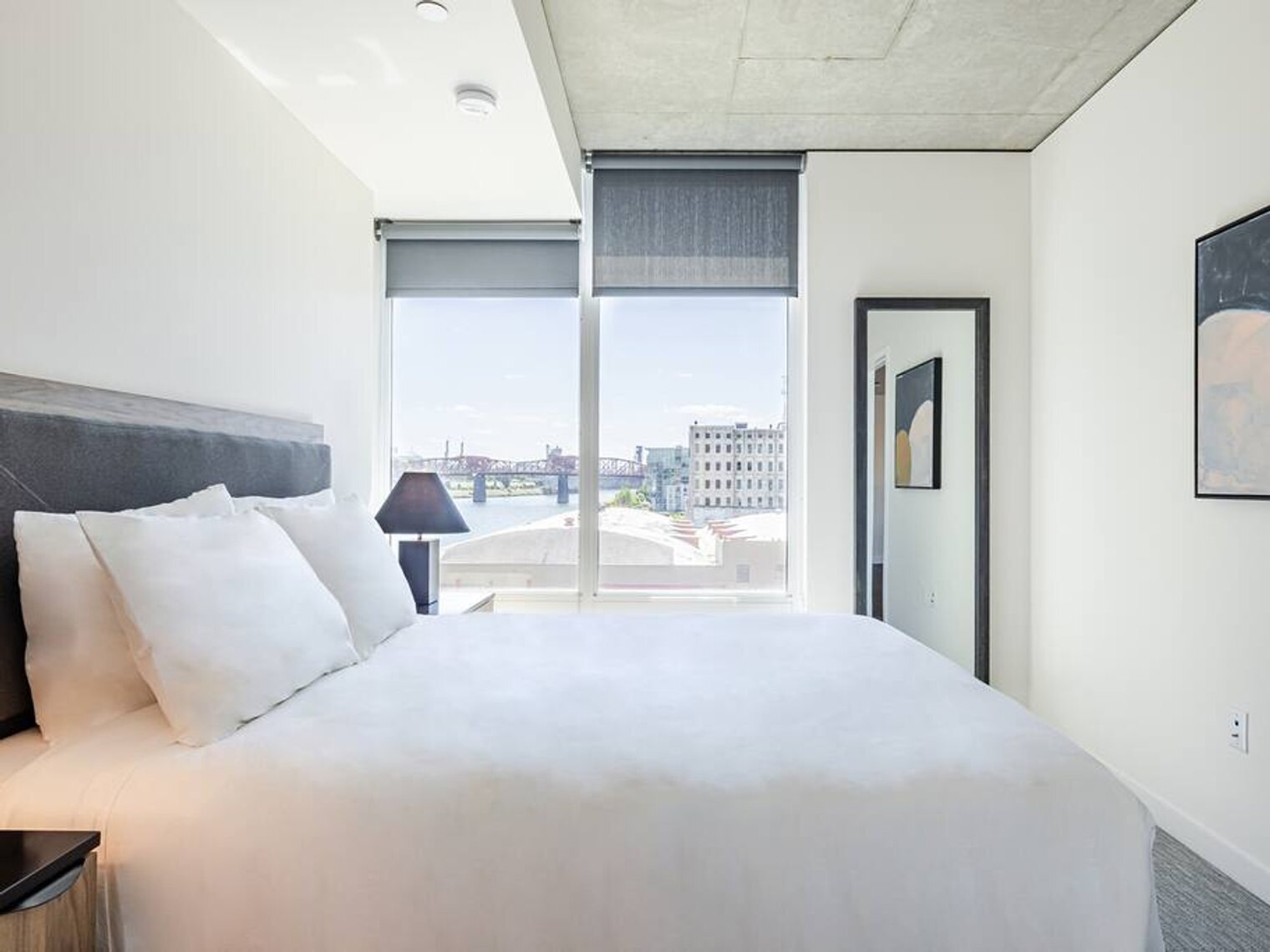 Building Photo - 1550 NW Naito Pkwy