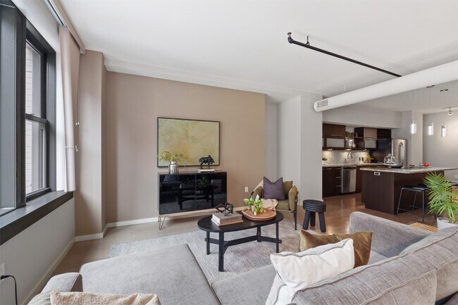 Building Photo - 915 Olive St