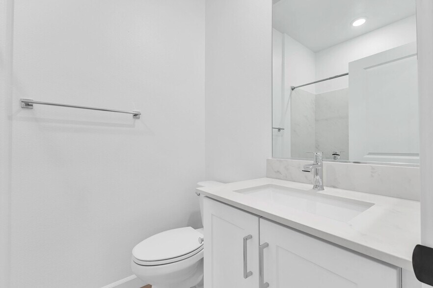 Building Photo - 2208 Mountain Laurel Rd