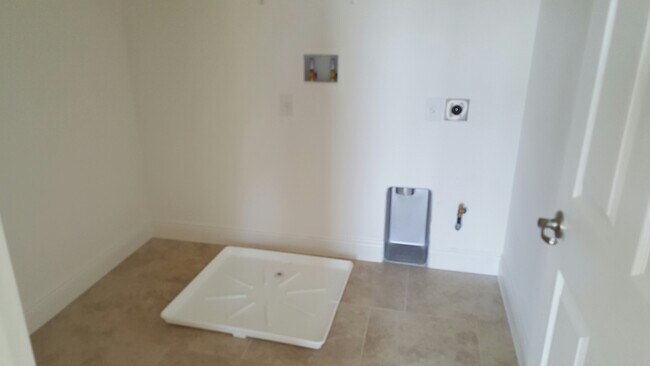 Building Photo - 1065 Vinsetta Cir