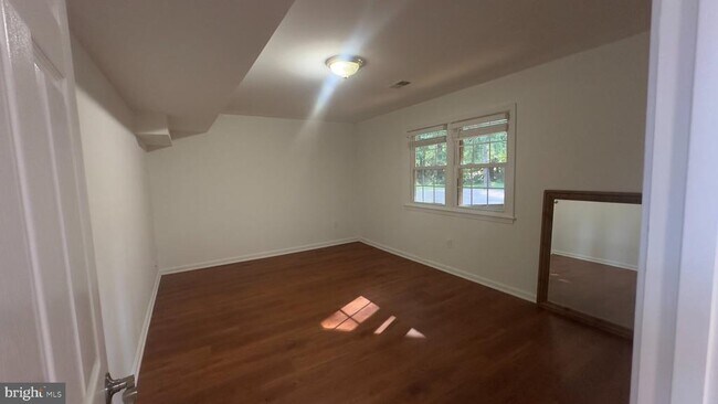 Building Photo - 1636 Great Falls St