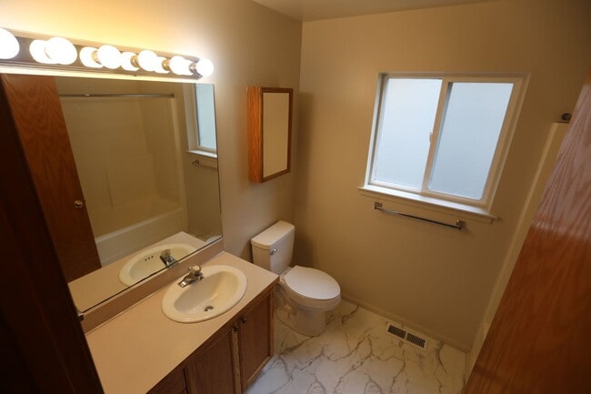 Building Photo - Port Orchard 3 Bedroom Available now!