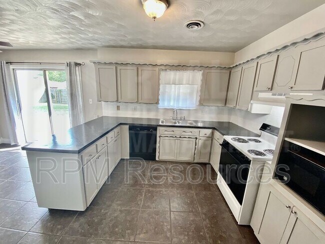 Building Photo - 3024 SW 66th St
