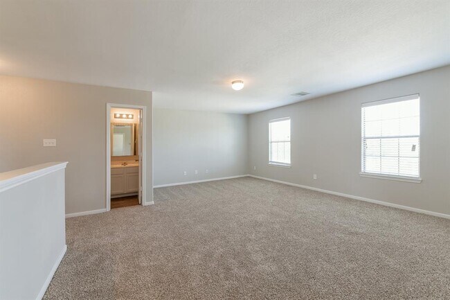 Building Photo - 2811 Roaring Oaks Ln