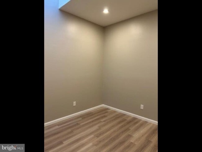 Building Photo - 187 Bridge St