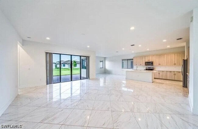 Building Photo - 5225 Marano Dr