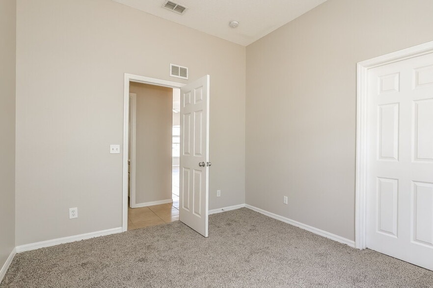 Building Photo - 504 N 7th St