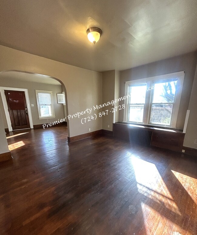 Building Photo - 979 King St