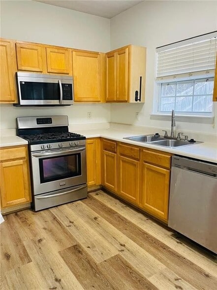 Building Photo - 3709 Hutchinson Trace Dr