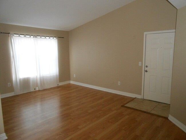 Building Photo - Spacious 2nd Floor Condo in Gated Communit...