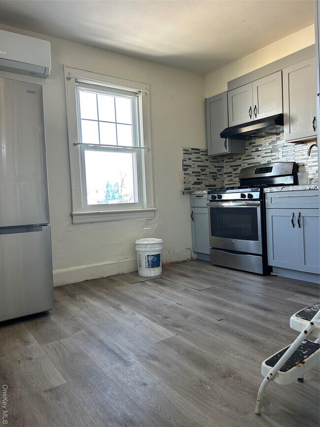 Building Photo - 139 Derby St