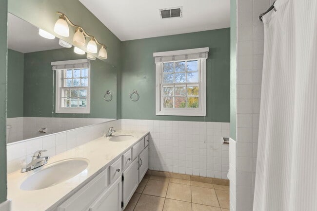 Building Photo - 1315 Jane Ave