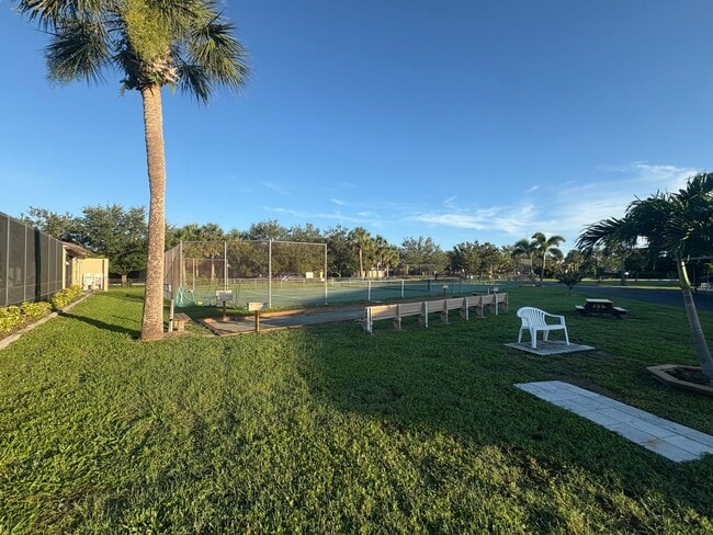 Building Photo - 4008 Oakview Dr
