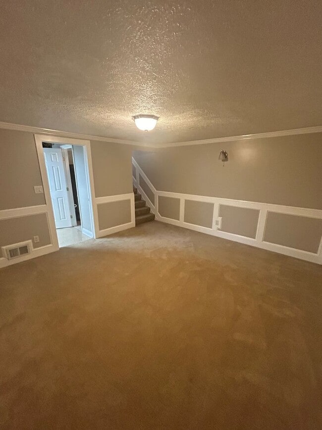 Building Photo - Modern 1 Bedroom Townhome in Prime Moon Township Location!