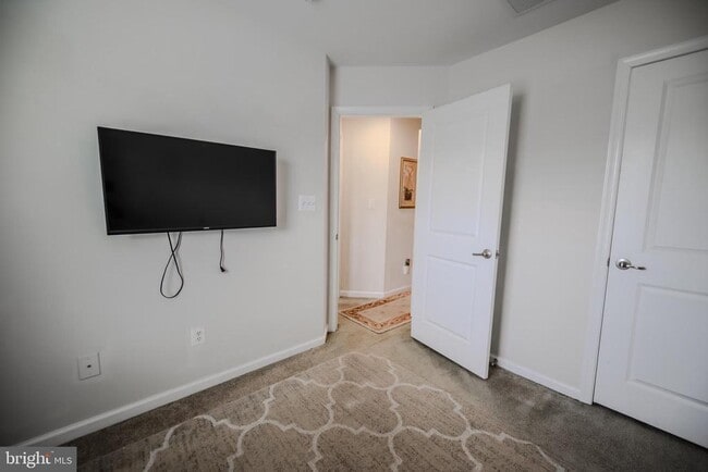 Building Photo - 4386 Daisy Reid Ave
