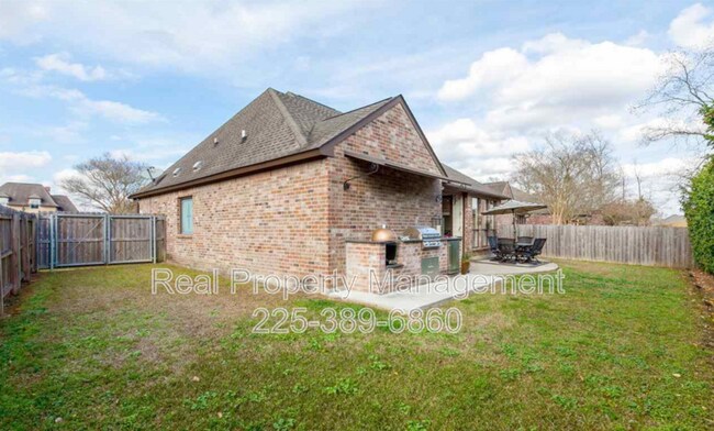 Building Photo - 9462 Country Lake Dr