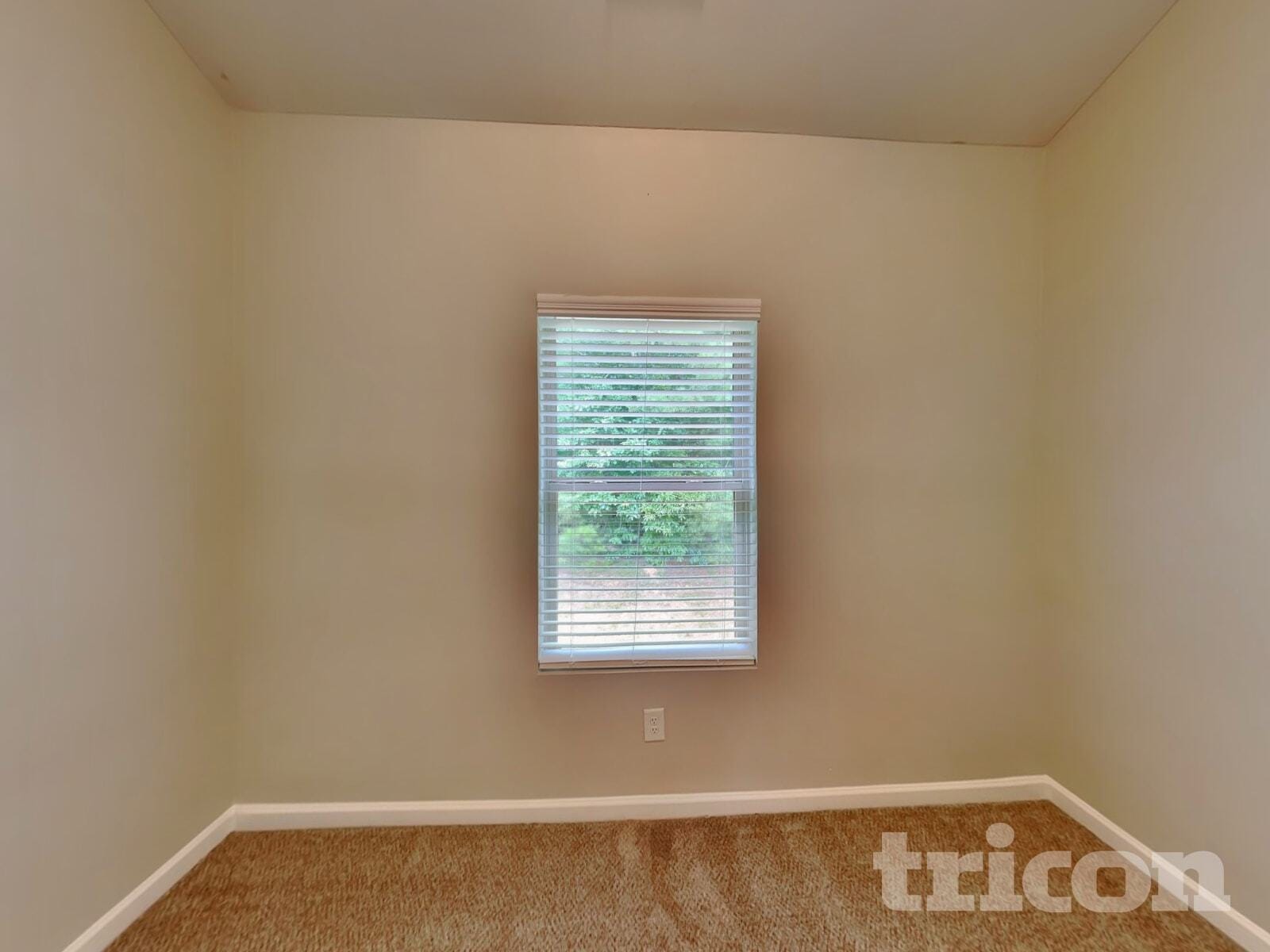 Building Photo - 456 Clematis Court