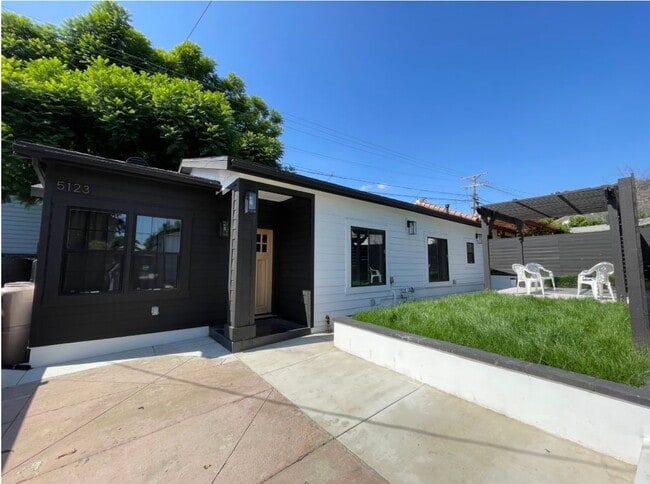Building Photo - 5123 Rockland Ave