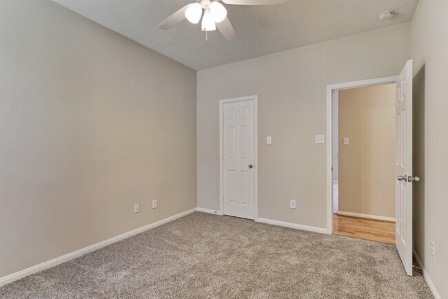 Building Photo - 126 S Regan Mead Cir