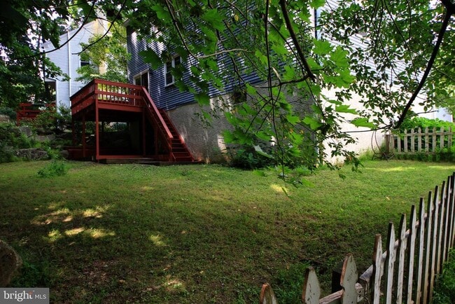 Building Photo - 135 Eaton Dr
