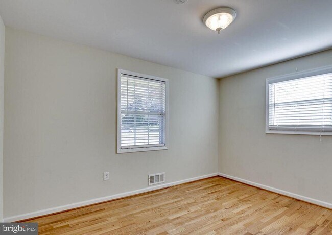 Building Photo - 6014 Leewood Dr