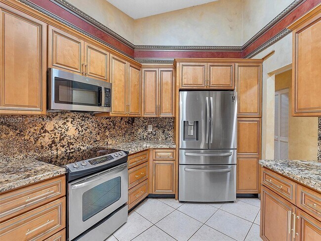 Building Photo - 931 SW 150th Ave