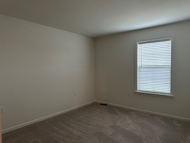 Building Photo - 7884 Oakbrook Dr