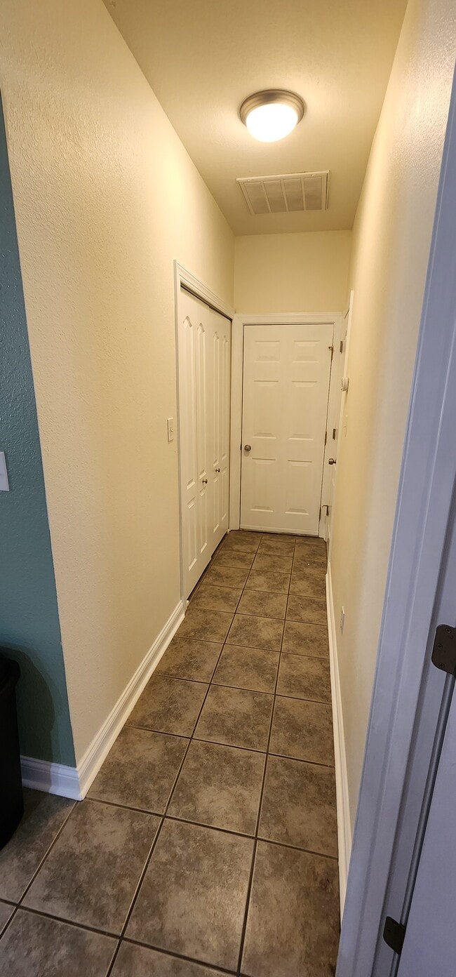 Building Photo - 104 Landing Trail