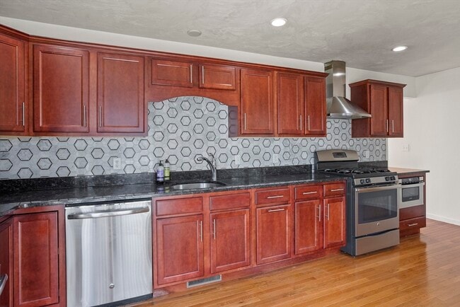 Building Photo - 4 Boxwood Dr