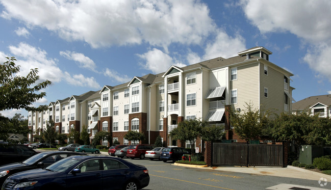 Building Photo - The Reserve at Greenbrier