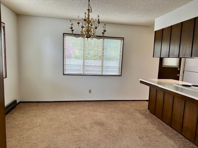 Building Photo - Spacious 2 Bedroom Ballard Apartment close...