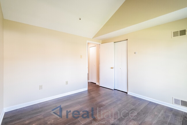 Building Photo - 8701 Grasmere Ct