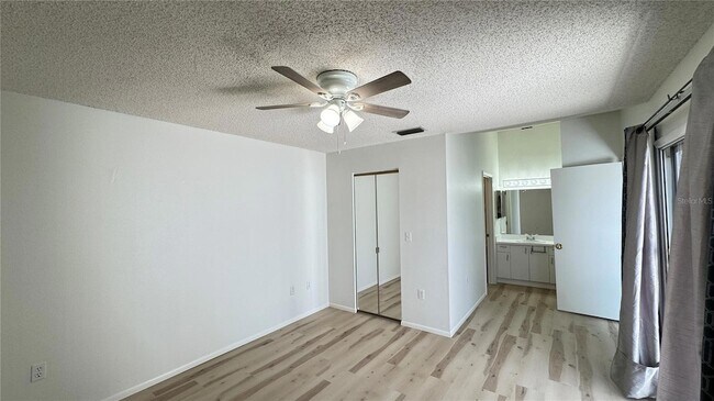 Building Photo - 950 Waterside Ln