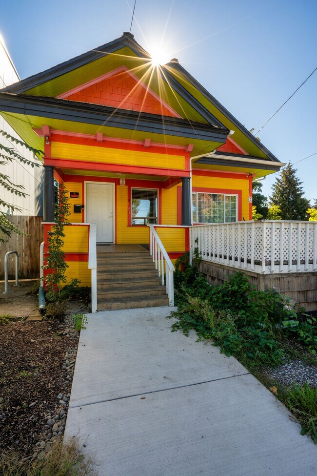 Building Photo - 4004 SE Division St