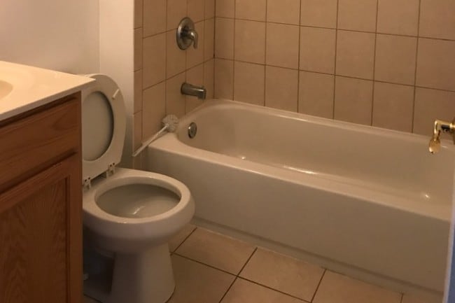full bathroom - 2037 W 35th St
