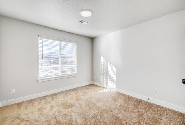 Building Photo - 2032 4010 W