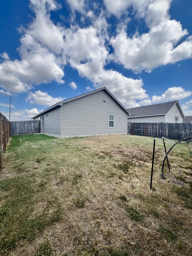 Building Photo - 8526 Rose Tanager