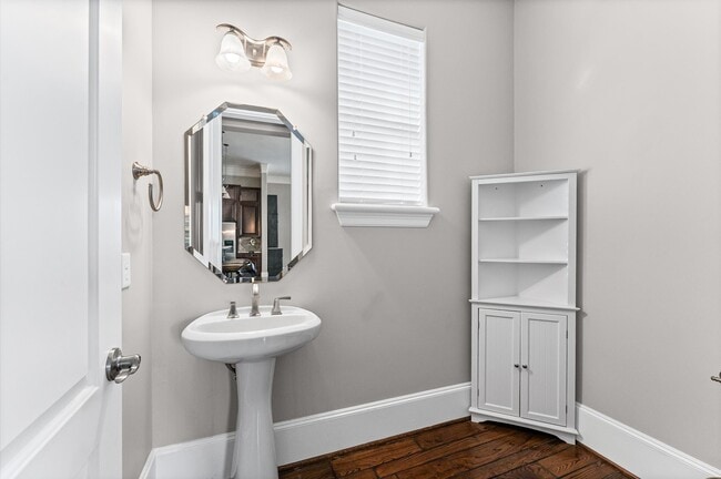 Building Photo - 1306 Hawthorne St