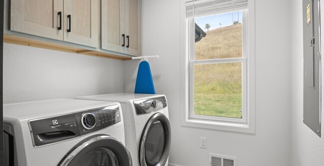 Building Photo - Furnished Home with Modern Amenities in Williamsburg