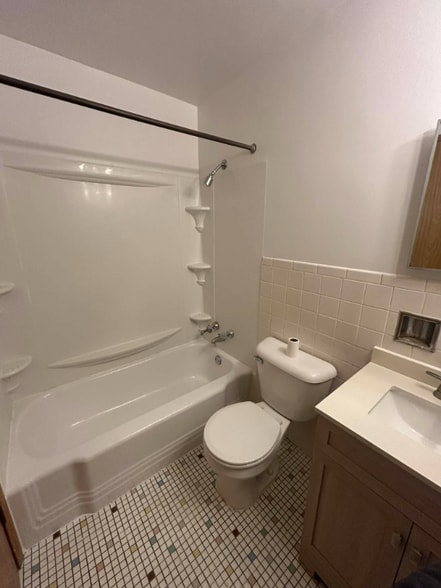 Building Photo - 4120 N California Ave