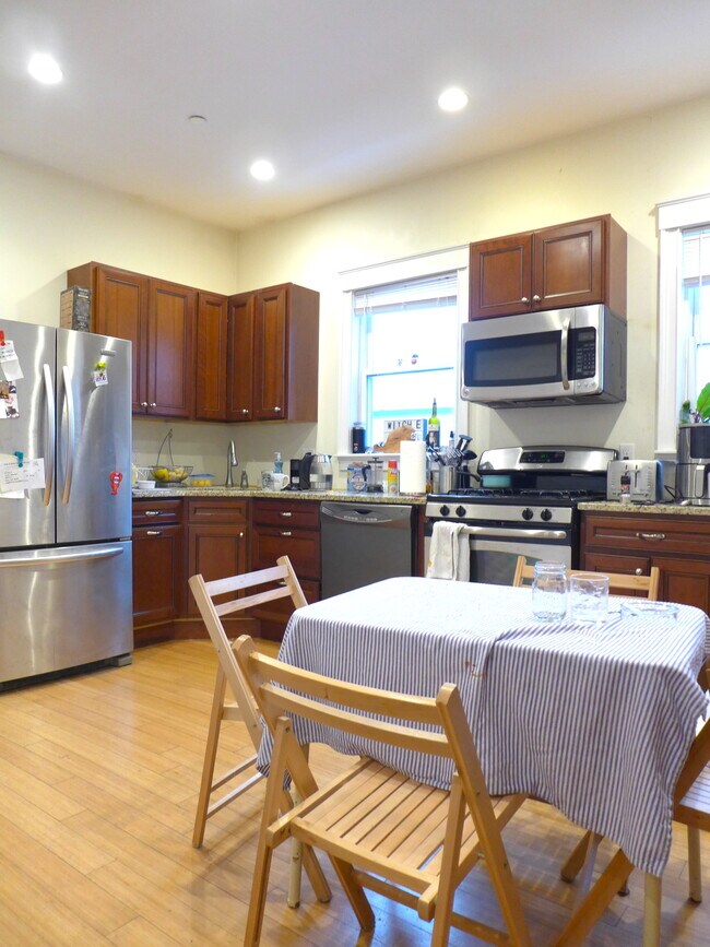 Building Photo - 1623 Tremont St