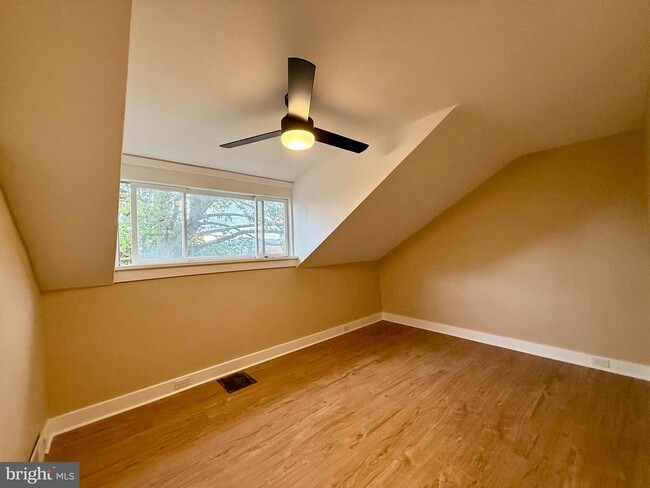 Building Photo - 415 Woodside Ave