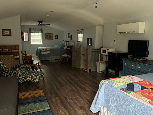 Building Photo - Charming Country House Fully Furnished