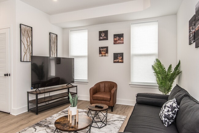 Building Photo - 2435 Master St