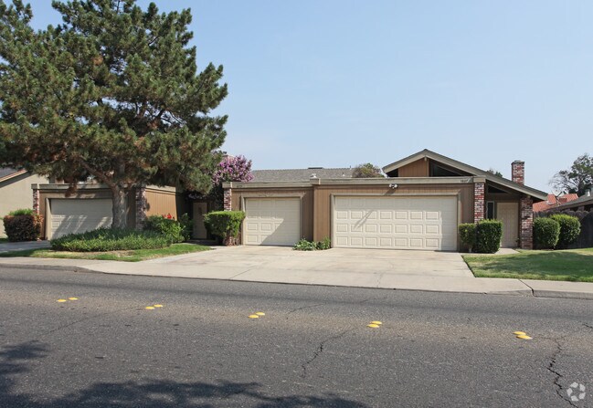Building Photo - Naraghi Duplexes