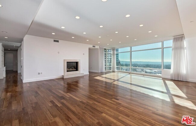 Building Photo - 1 W Century Dr