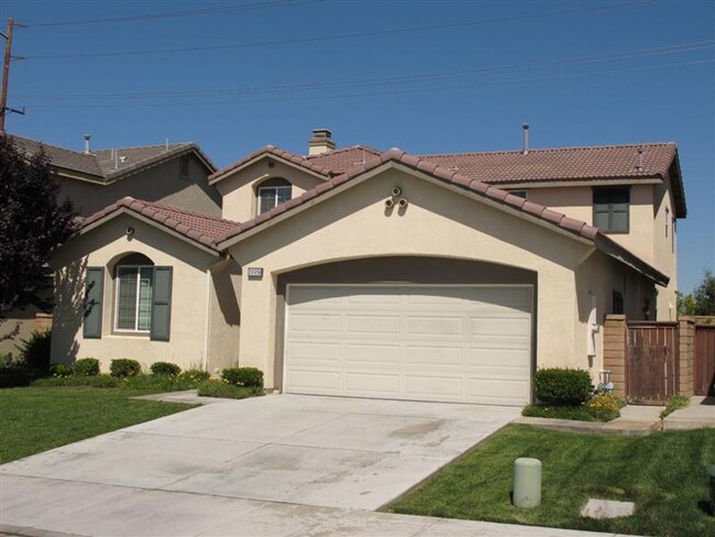 Building Photo - Four Bedroom Three Bathroom Home in Murrieta!