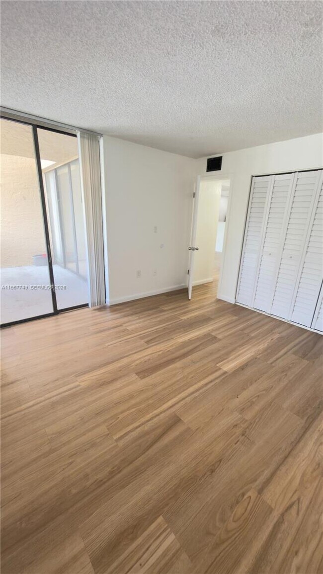 Building Photo - 10400 SW 108th Ave