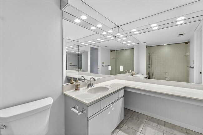 Building Photo - 4454 Lindell Blvd